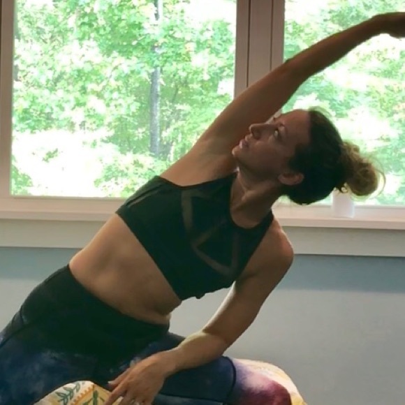 Zippered cutout crop sports bra - Picture 1 of 4